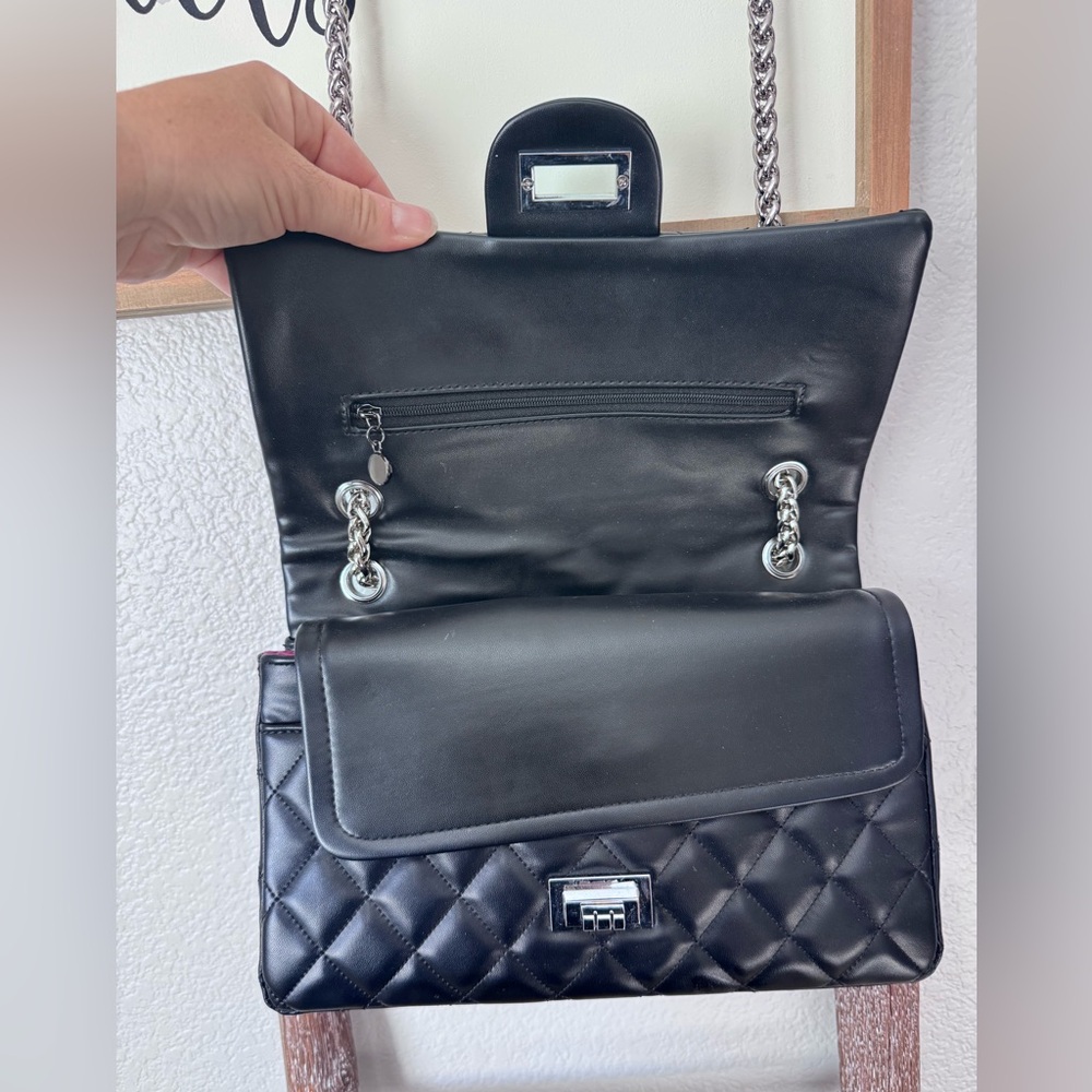 Black Quilted chain turnlock shoulder bag purse - Picture 3 of 6